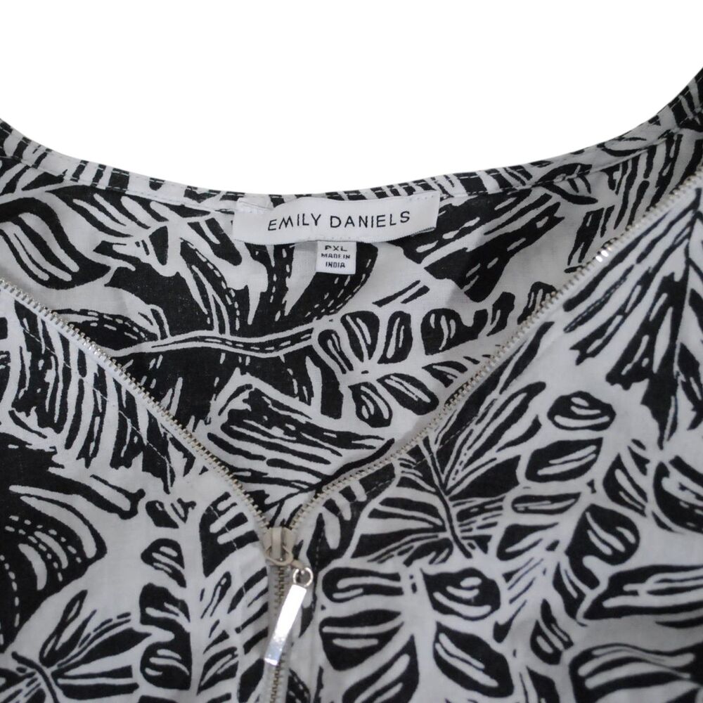 Emily Daniels Black And White Floral Short Sleeve Top | Women's Petites PXL - Picture 5 of 9